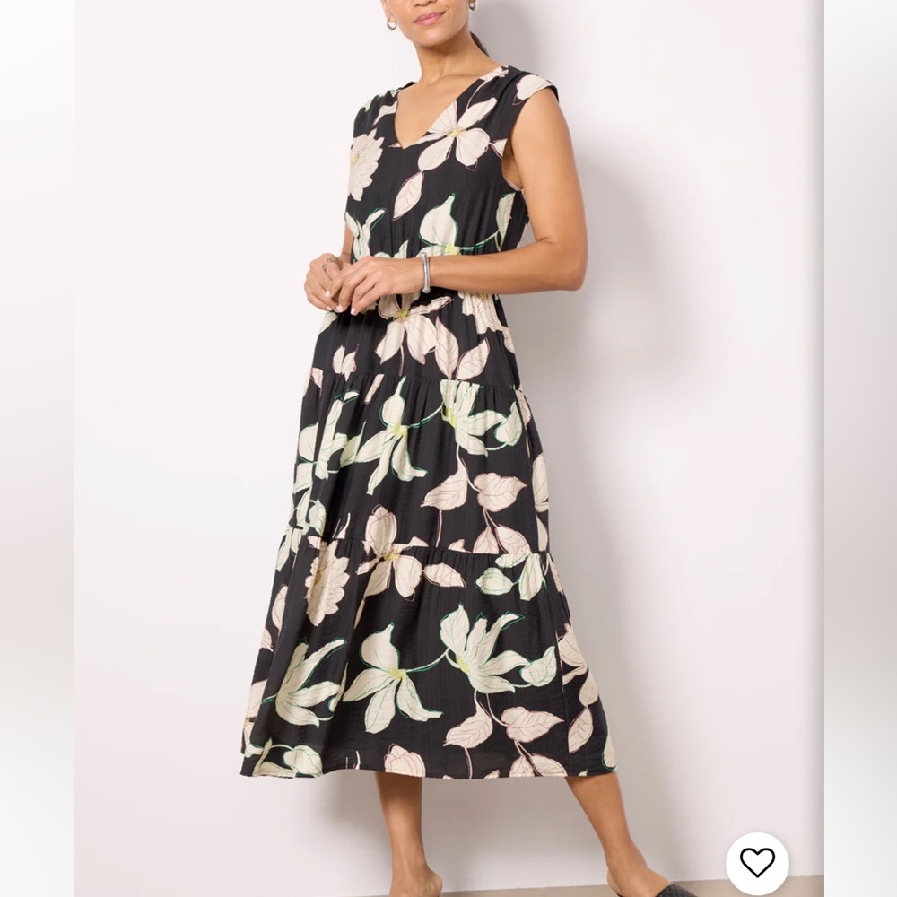 Evereve Georgia Black and White Floral Maxi Dress